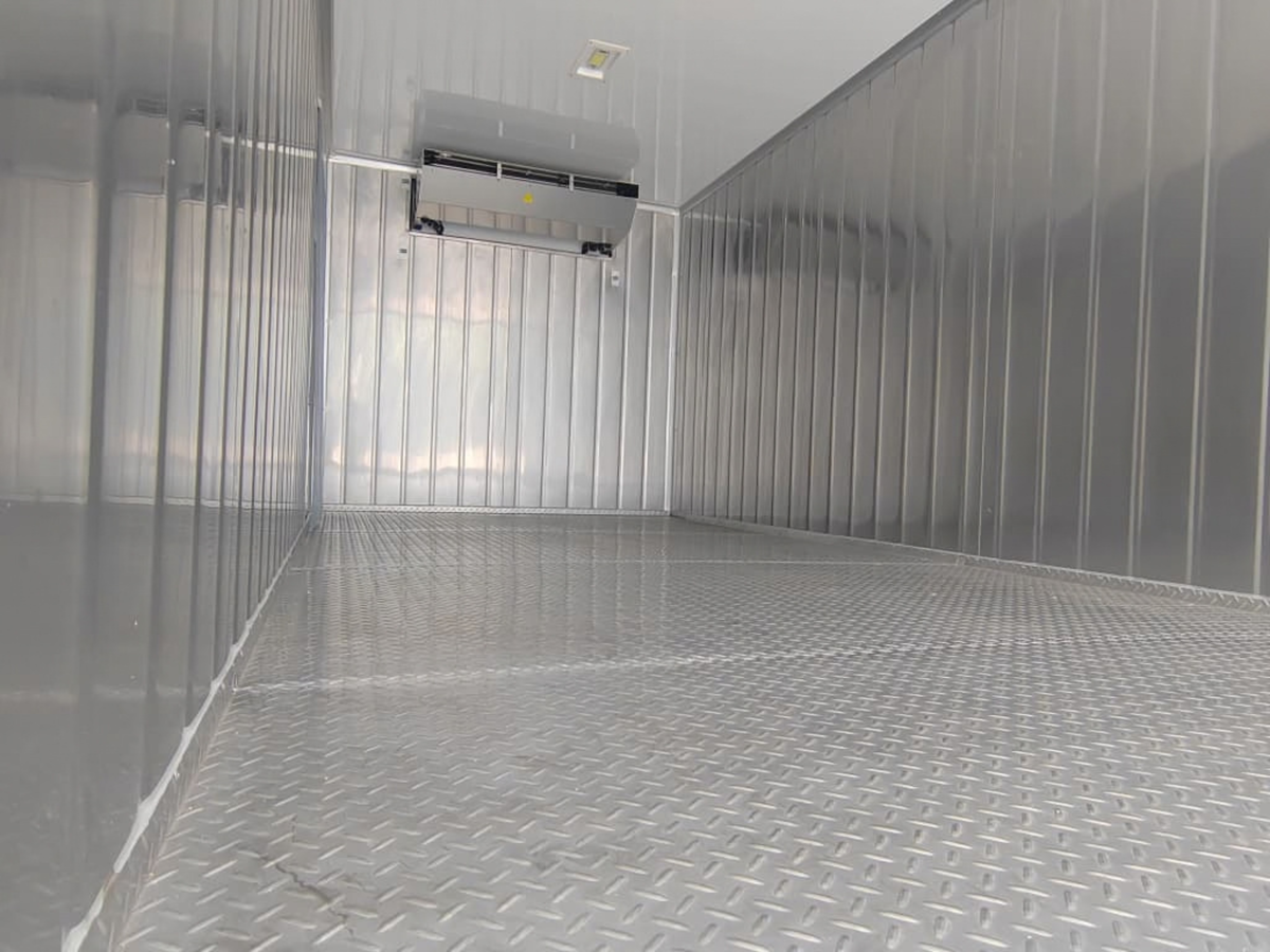 2026 ISUZU NPR155 17ft Refrigerated Box with 1.5 ton 5ft Tail-Lift Flat SS Chequered Plate Floor | EZadlori MY