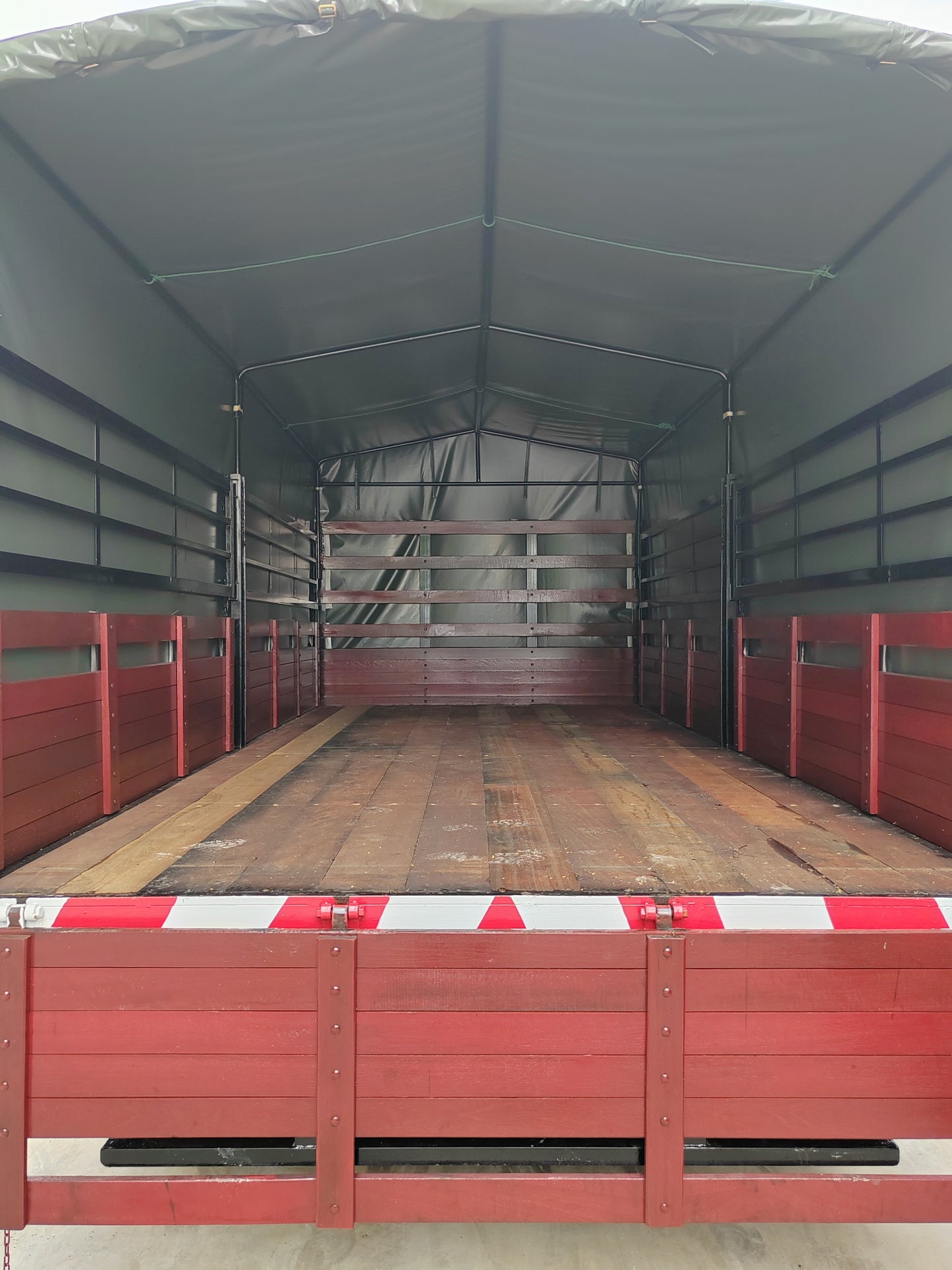 2025 Mitsubishi FUSO 17ft Wooden Cargo Steel Railings with Canvas