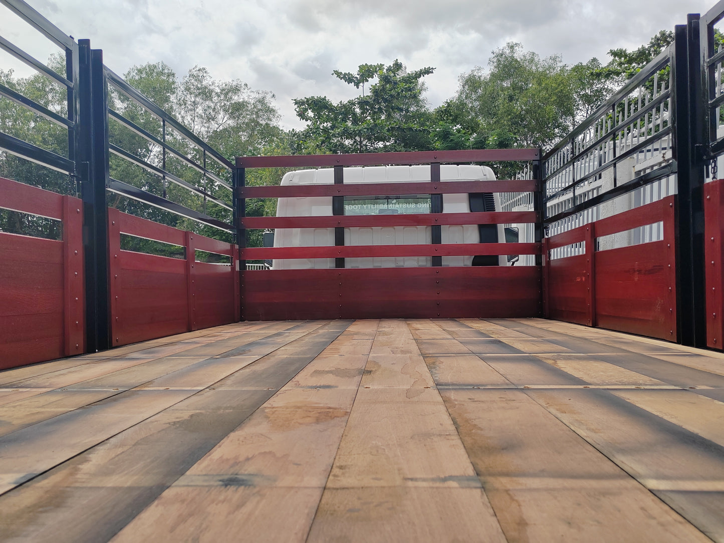 2025 Mitsubishi FUSO 14.5ft Wooden Cargo Steel Railings