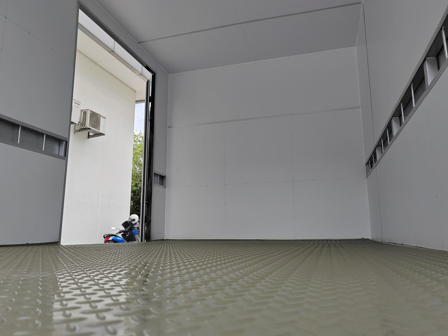 2025 HINO XZU600R 10ft Aluminium Box