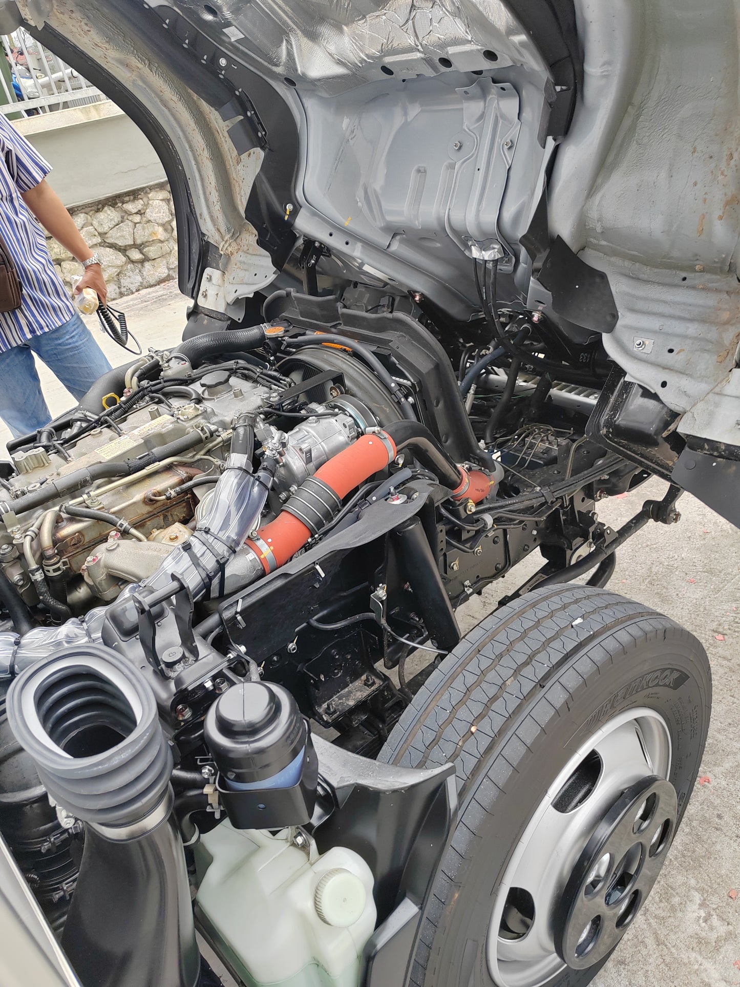 2025 ISUZU NMR125 10ft Refrigerated Box with 1 ton 4ft Tail-Lift