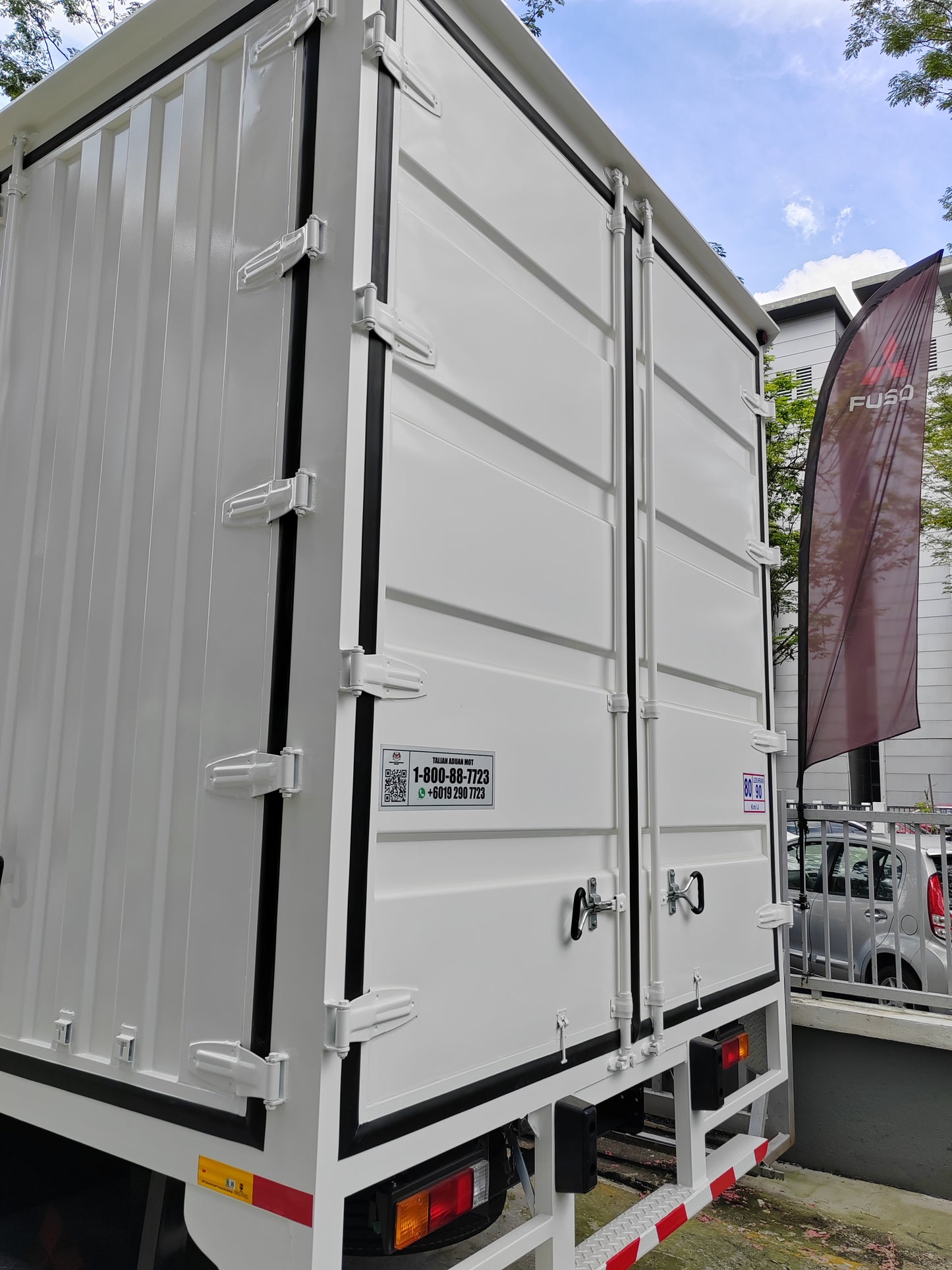 2025 Mitsubishi FUSO 17ft Corrugated Box Bonded All-doors