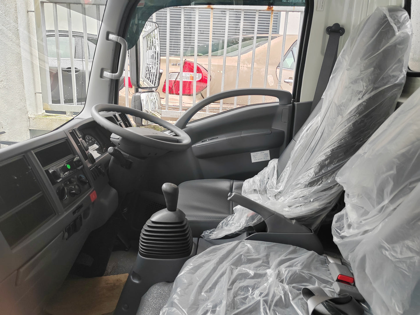 2025 ISUZU NLR Pro 10ft Aluminum Box