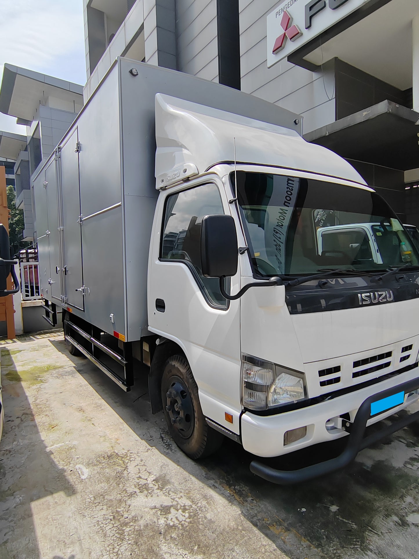 2013 ISUZU NPR71UPHT(BDM5000kg) Aluminium box 17ft