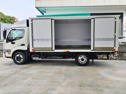 2025 HINO XZU600R 14.5ft Aluminium Box 4 Left Doors