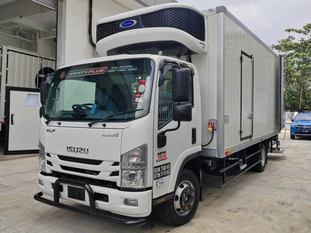 2026 ISUZU NPR155 17ft Refrigerated Box with 1.5 ton 5ft Tail-Lift Flat SS Chequered Plate Floor | EZadlori MY