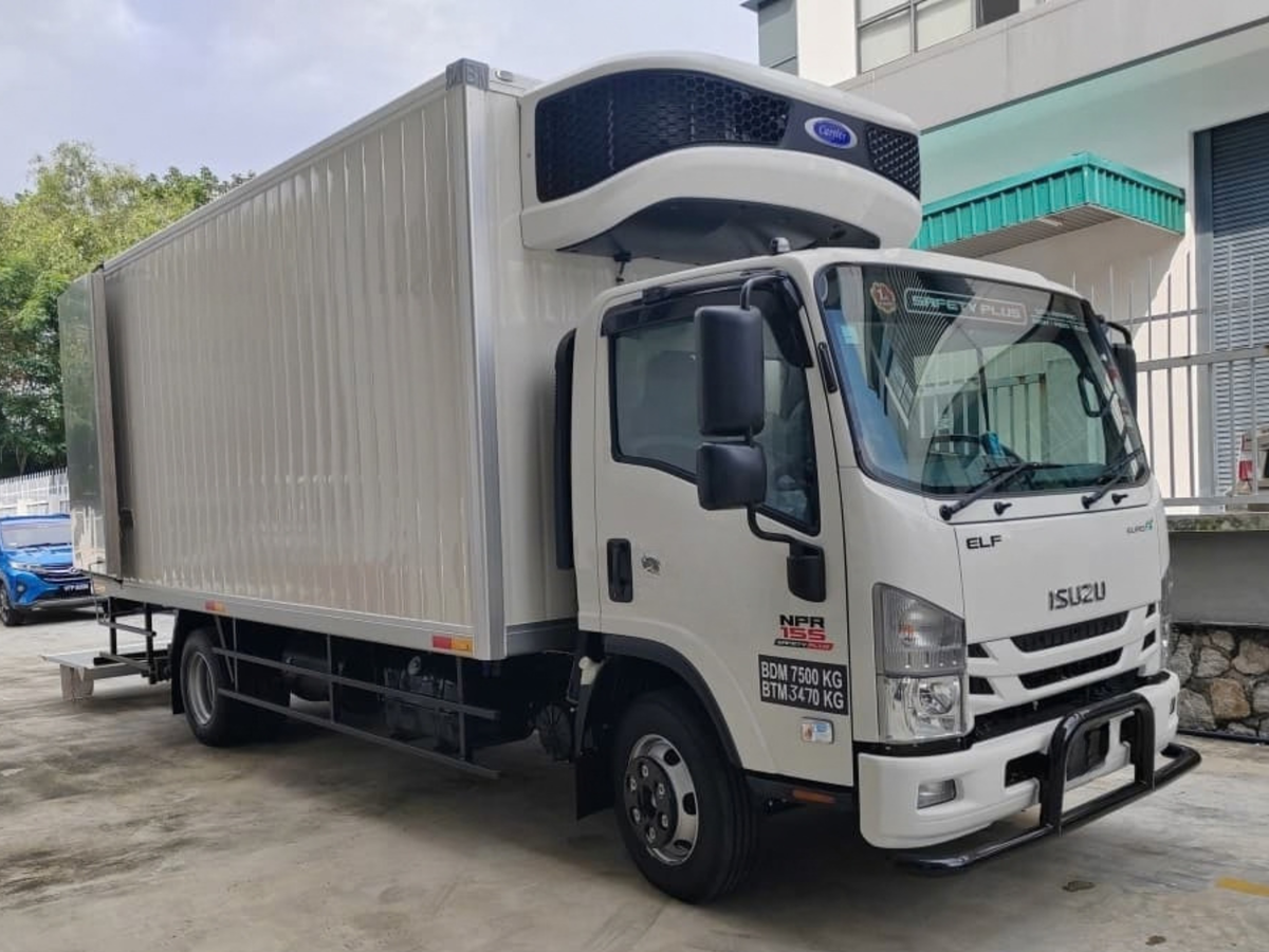 2026 ISUZU NPR155 17ft Refrigerated Box with 1.5 ton 5ft Tail-Lift Flat SS Chequered Plate Floor | EZadlori MY