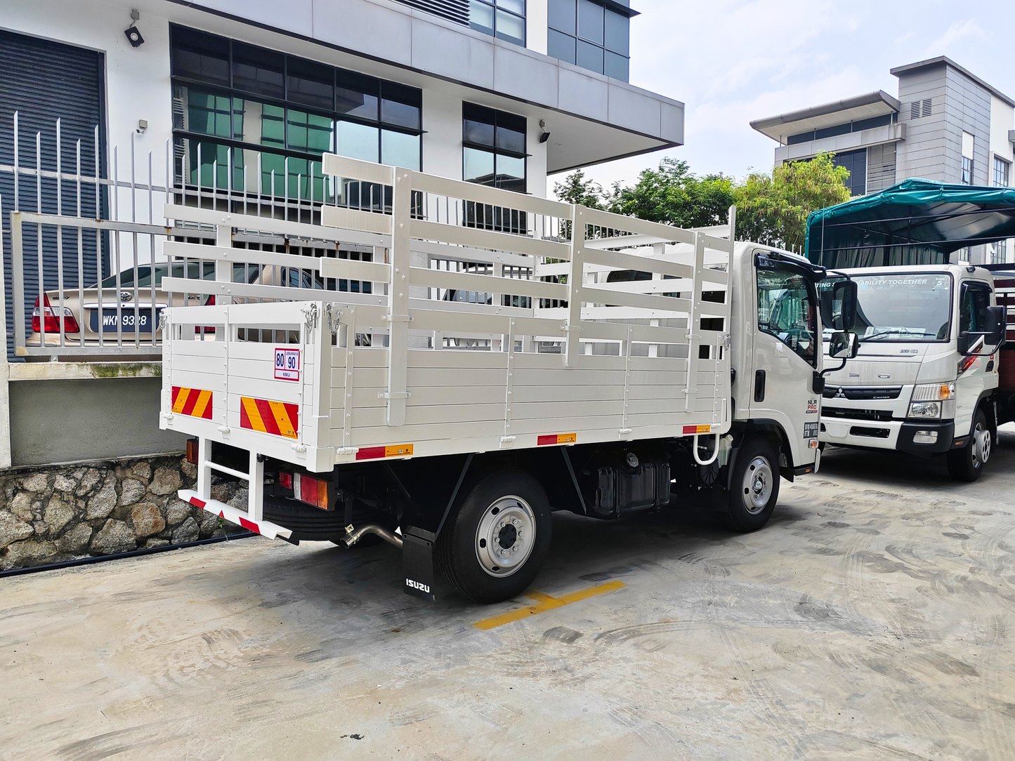 2025 ISUZU NLR Pro 10ft Wooden Cargo
