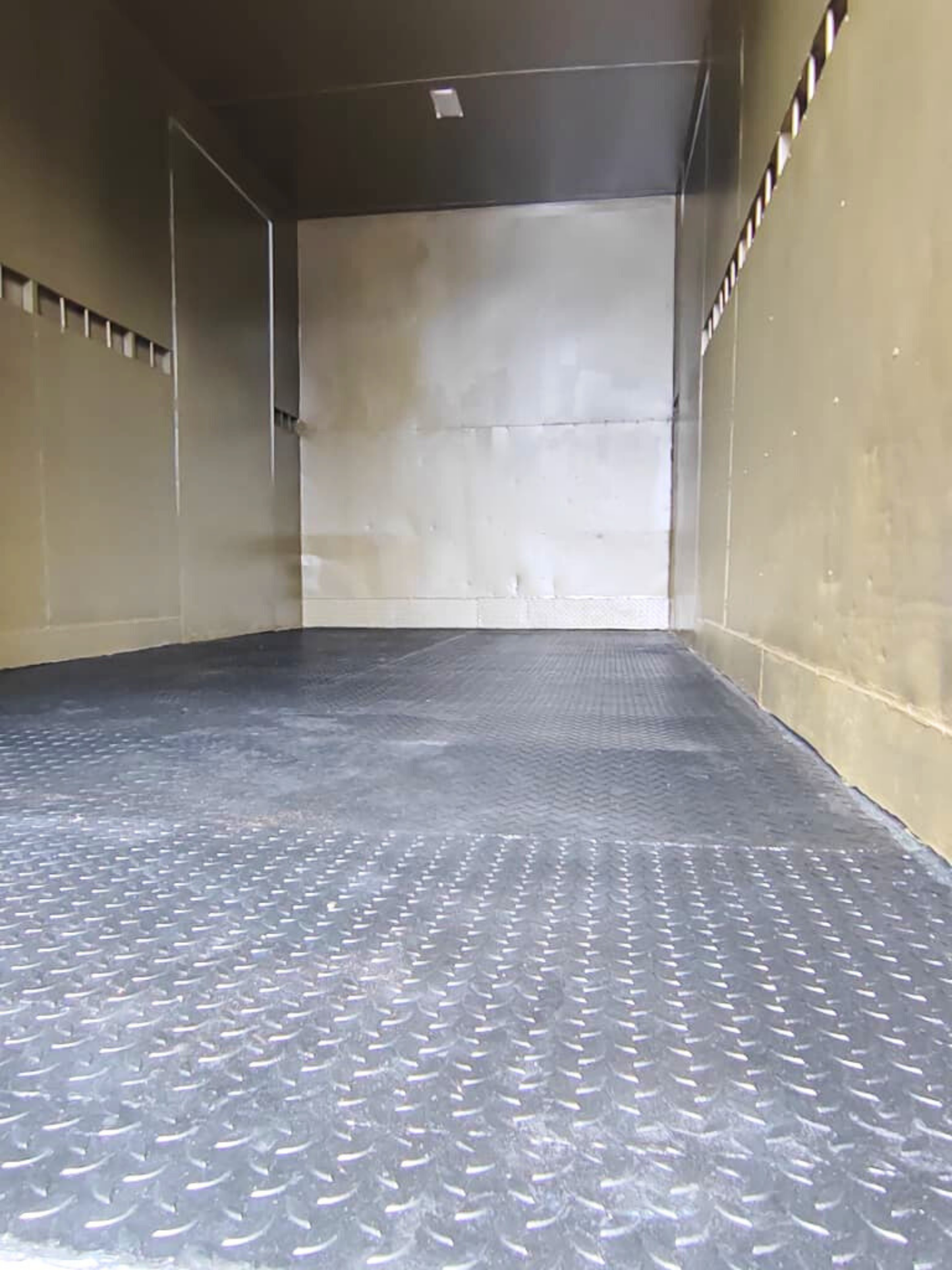 2017 ISUZU NPR75UKH (BDM5000kg) Fiber Box 17ft