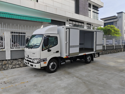 2025 HINO XZU600R 14.5ft Aluminium Box 4 Left Doors