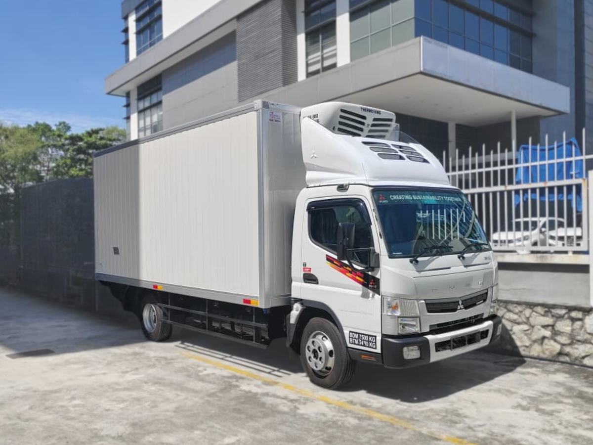 2026 Mitsubishi FUSO 17ft Refrigerated Box Stainless Steel Panel wall by EZadlori MY