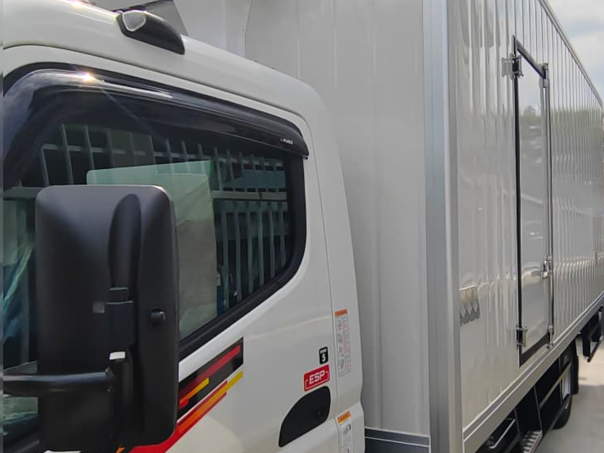 2026 Mitsubishi FUSO 17ft Refrigerated Box Stainless Steel Panel wall by EZadlori MY