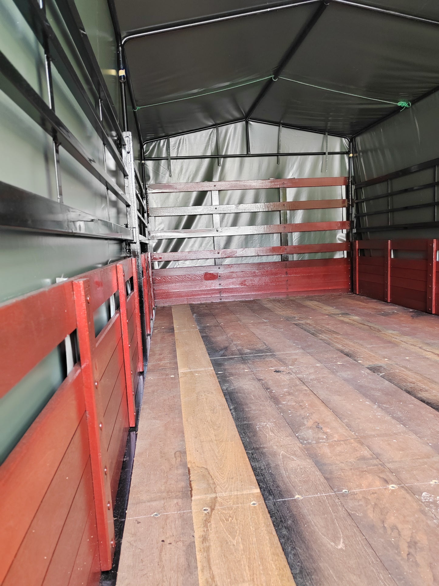 2025 Mitsubishi FUSO 17ft Wooden Cargo Steel Railings with Canvas