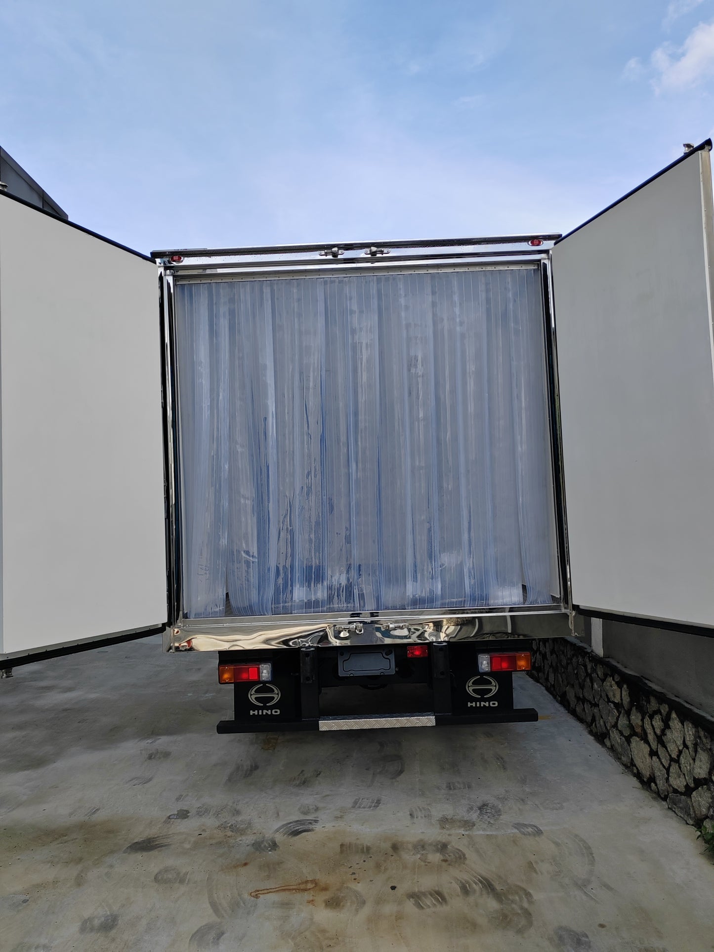 2026 HINO XZC730R 18ft Refrigerated Freezer Box