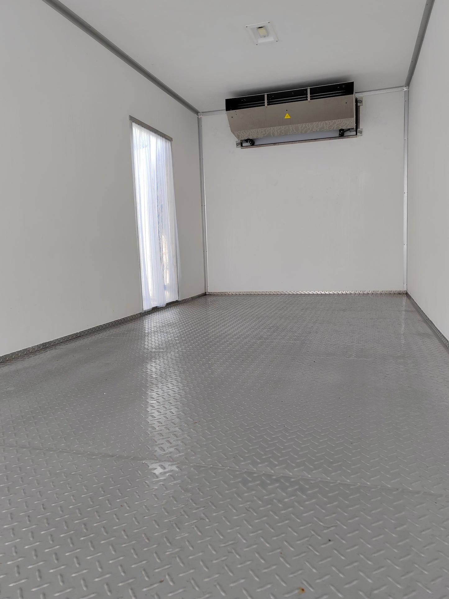 2026 HINO XZC730R 18ft Refrigerated Freezer Box