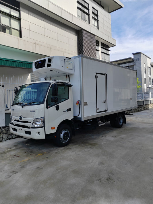 2026 HINO XZC730R 18ft Refrigerated Freezer Box