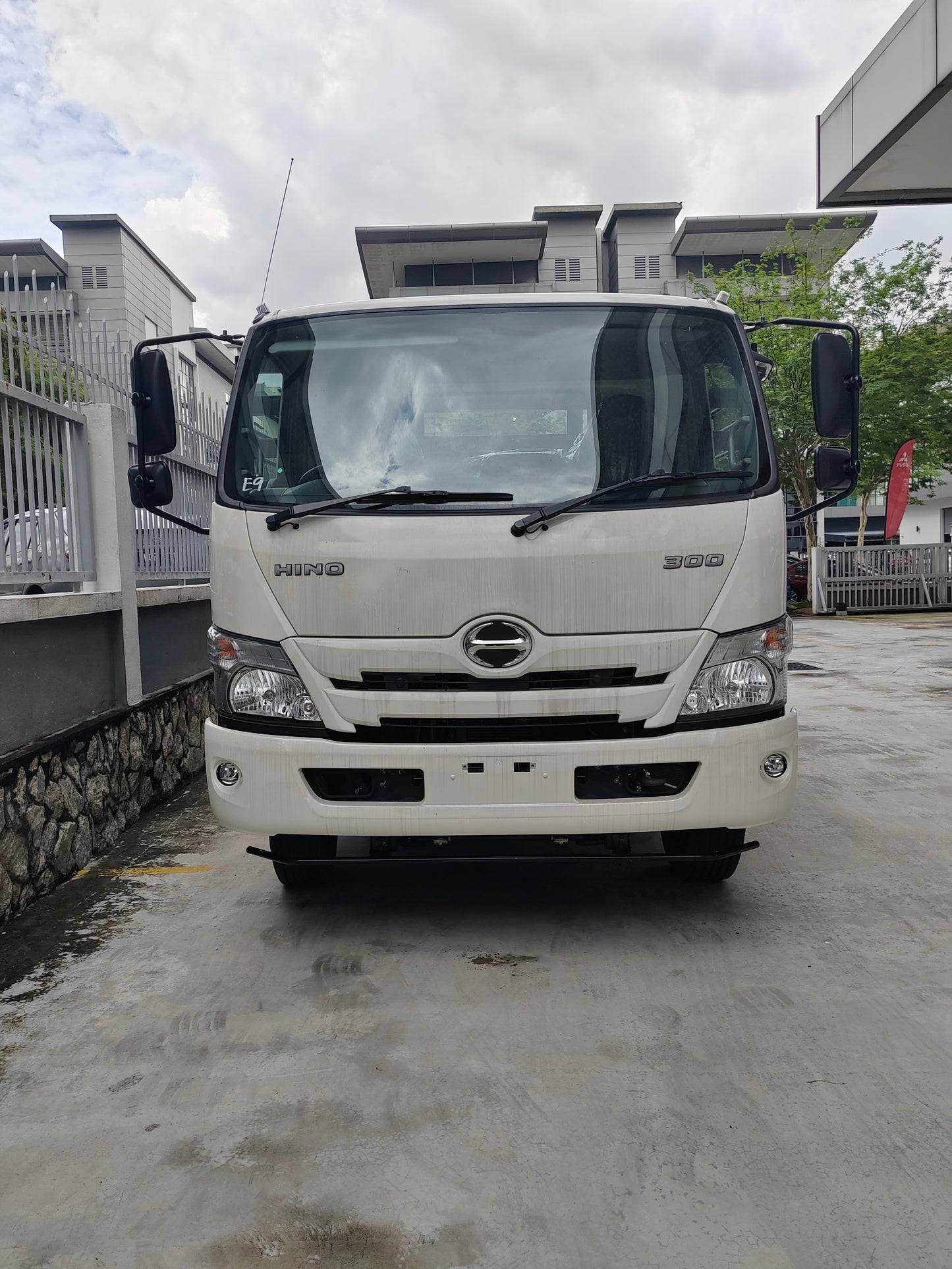 2026 HINO XZC730R 18ft Wooden Cargo Steel Railings Mild Steel Floorboard