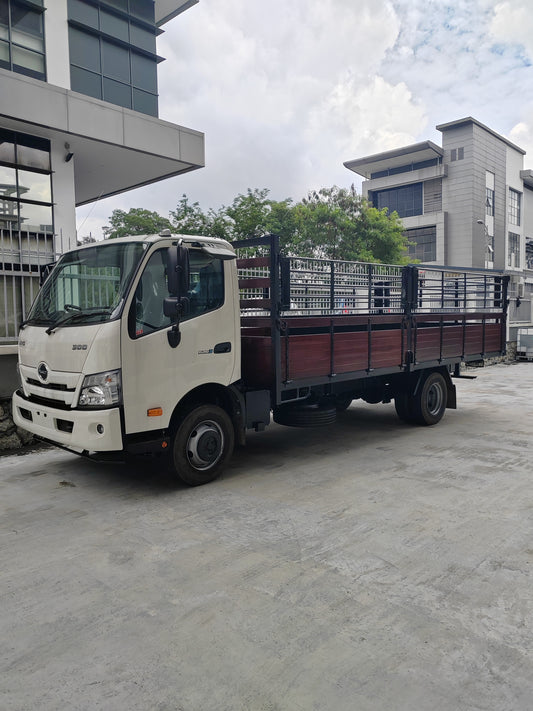 2026 HINO XZC730R 18ft Wooden Cargo Steel Railings Mild Steel Floorboard
