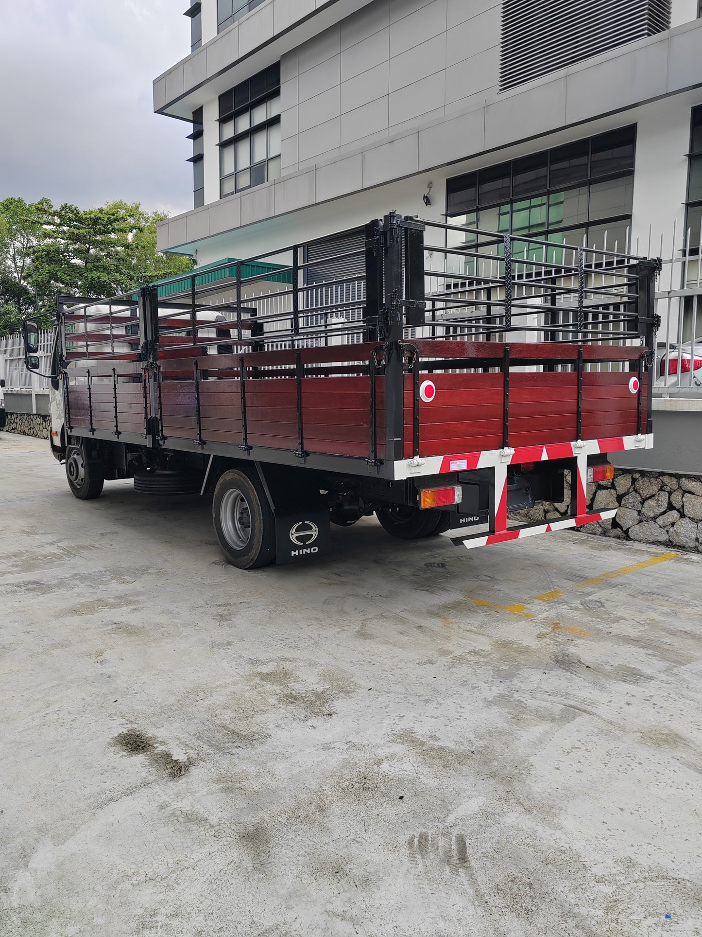2026 HINO XZC730R 18ft Wooden Cargo Steel Railings Mild Steel Floorboard