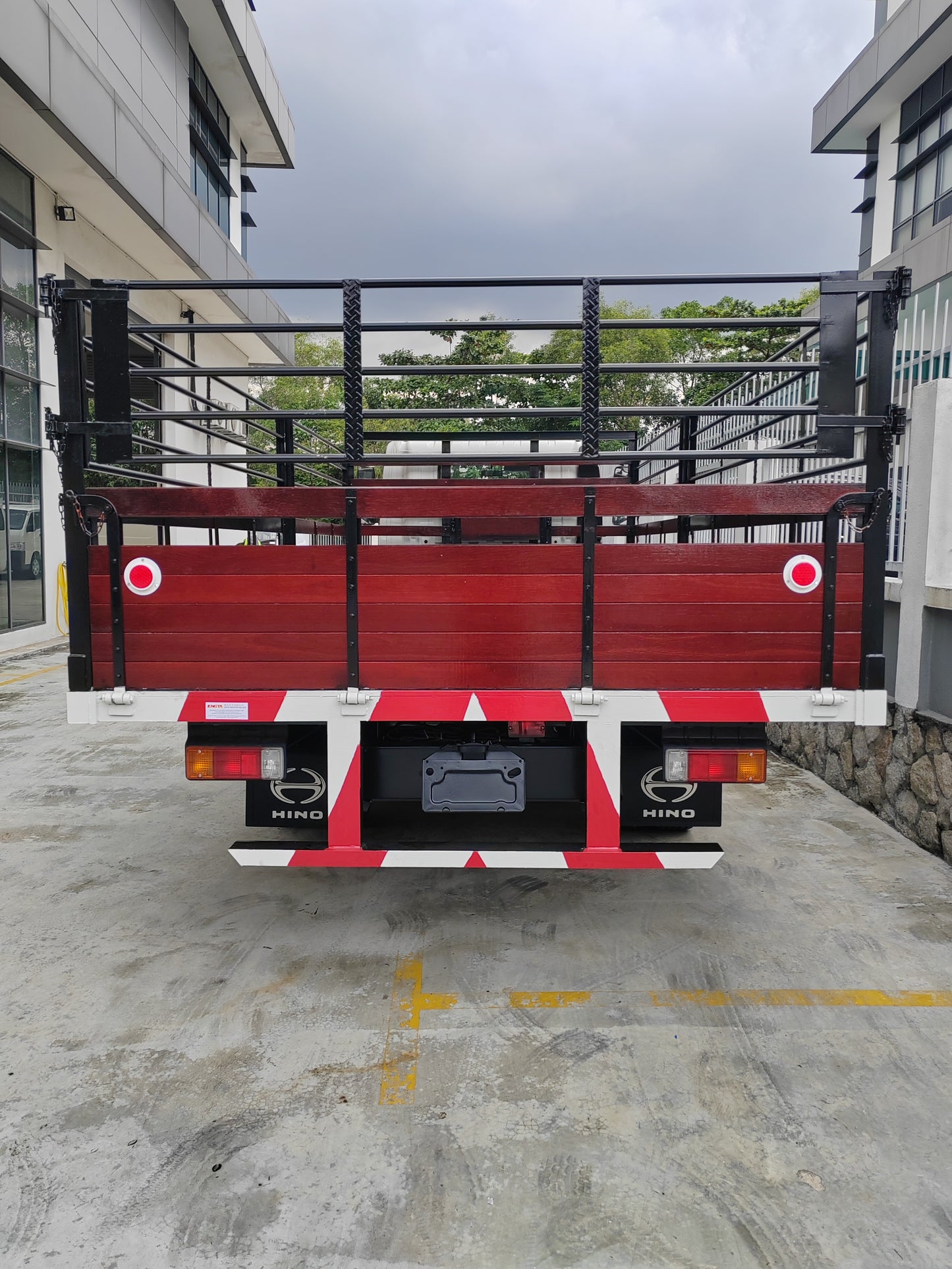 2026 HINO XZC730R 18ft Wooden Cargo Steel Railings Mild Steel Floorboard
