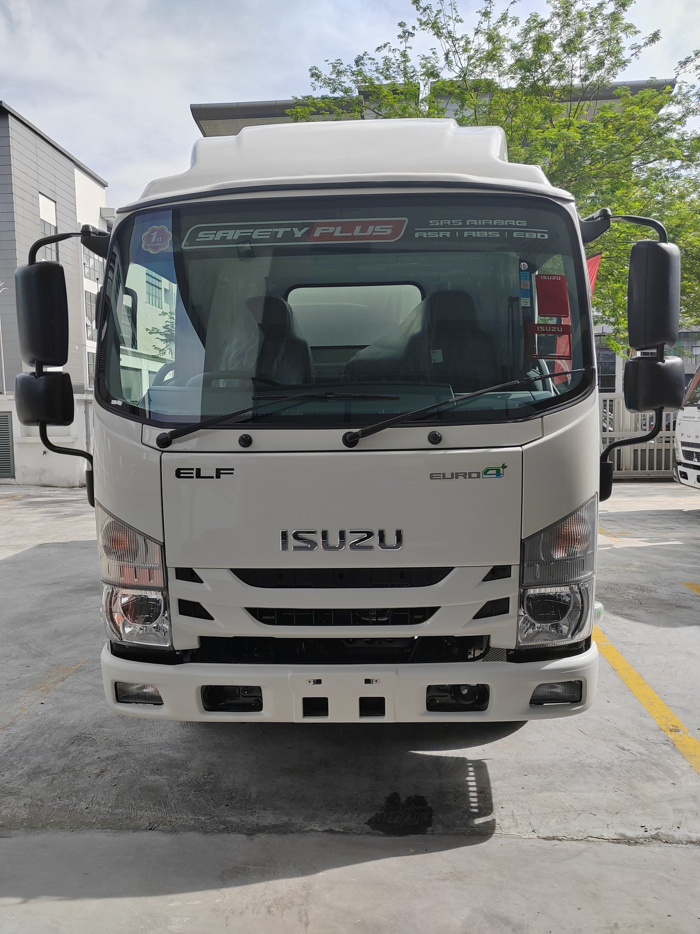 2025 ISUZU NLR Pro 14.5ft Fiber Box Standard Build