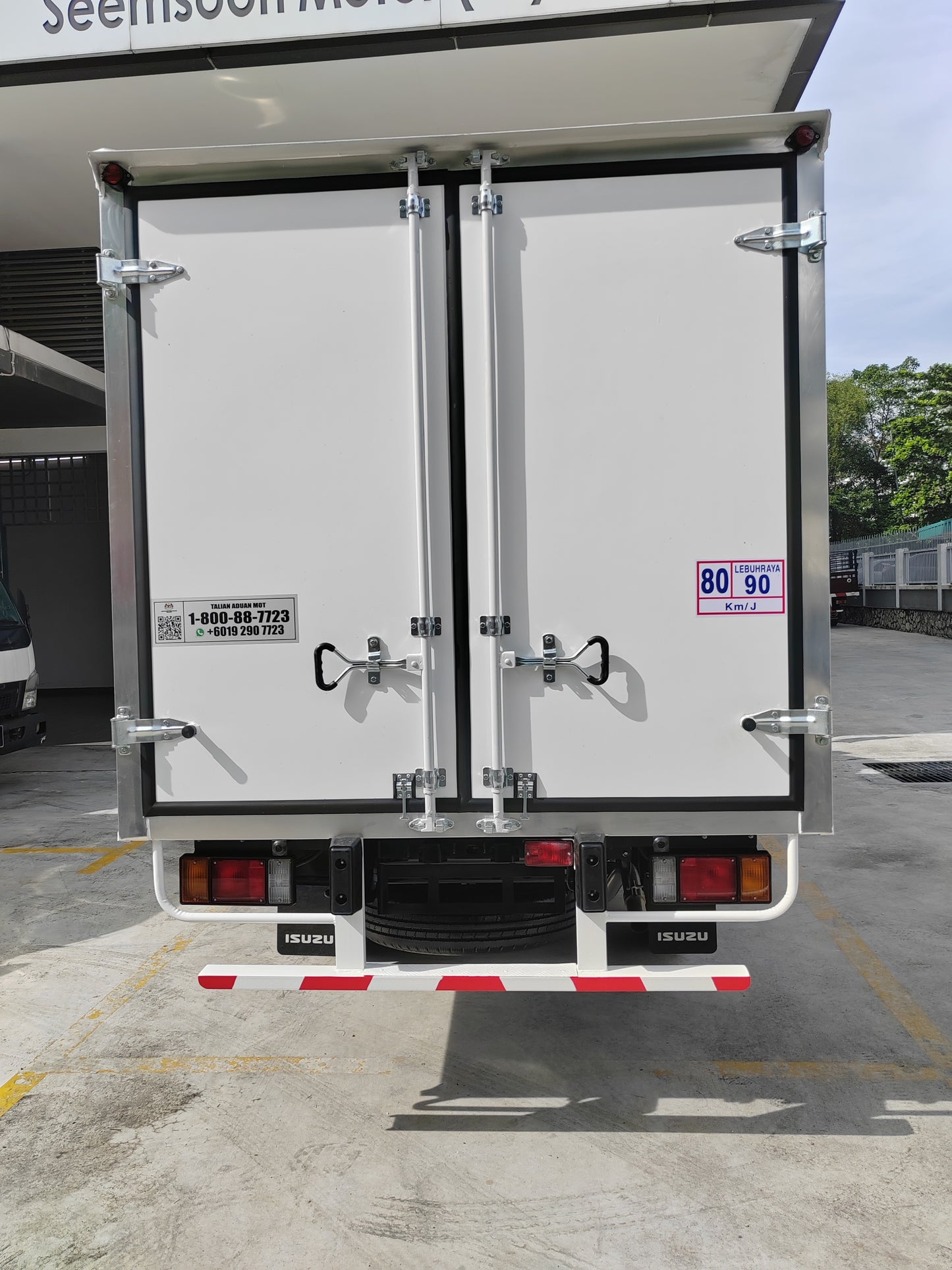 2025 ISUZU NLR Pro 14.5ft Fiber Box Standard Build