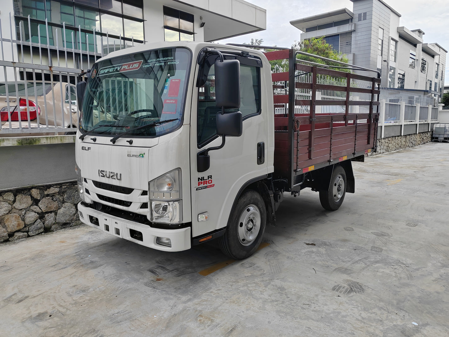 2025 ISUZU NLR Pro 10ft Wooden Cargo with Canvas + Frame