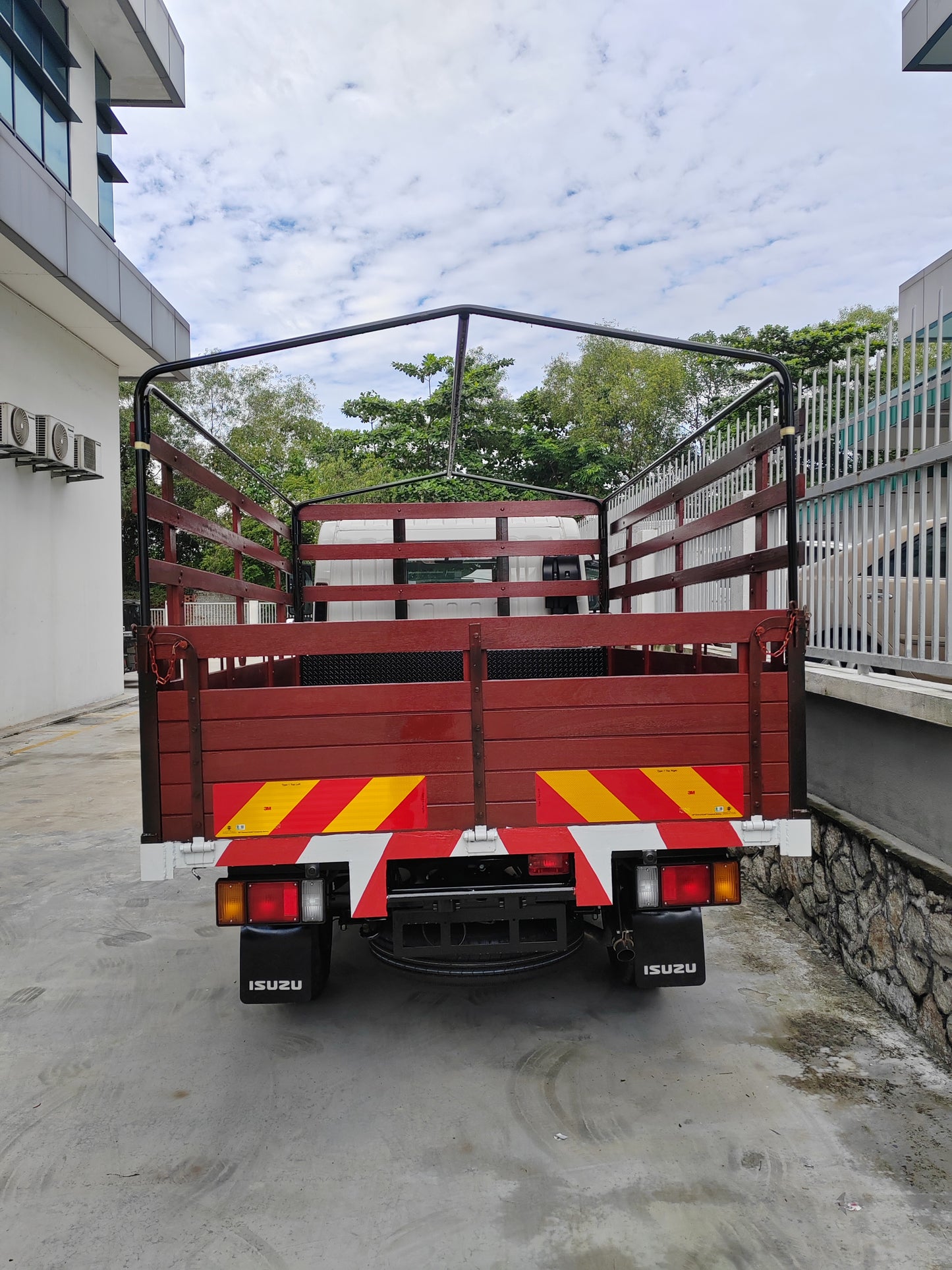 2025 ISUZU NLR Pro 10ft Wooden Cargo with Canvas + Frame