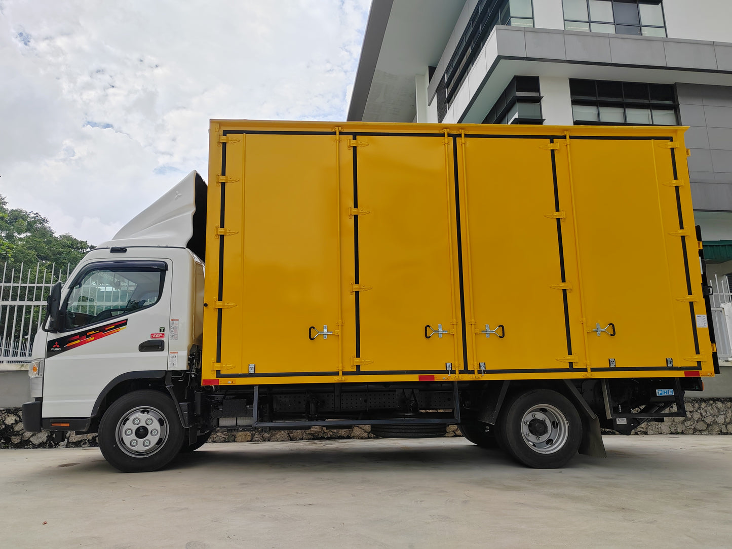 2025 Mitsubishi FUSO 17ft Aluminium Box  All-doors yellow painted with tail-lift