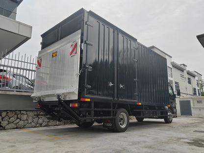 2025 Mitsubishi FUSO 19ft Corrugated / Container Box Bonded Black Painted