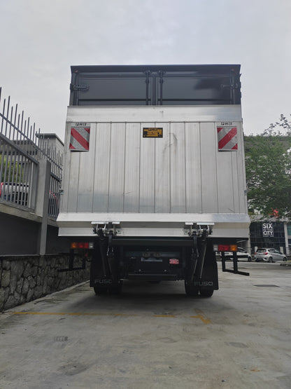 2025 Mitsubishi FUSO 19ft Corrugated / Container Box Bonded Black Painted