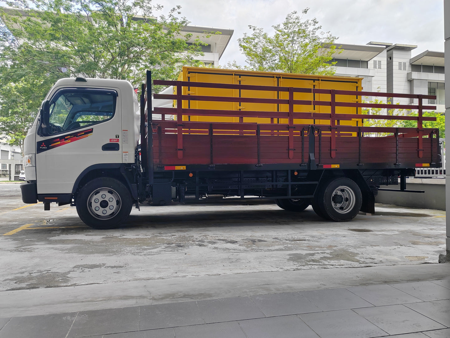 2025 Mitsubishi FUSO 17ft Wooden Cargo
