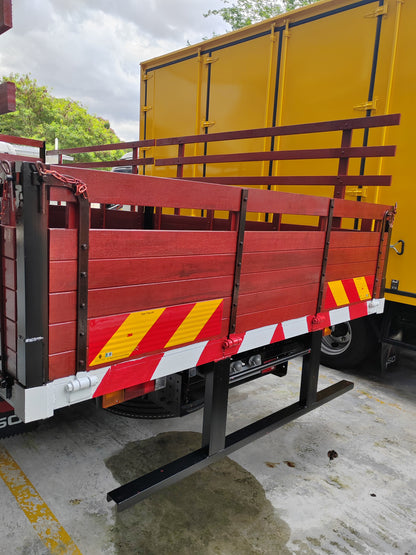 2025 Mitsubishi FUSO 17ft Wooden Cargo