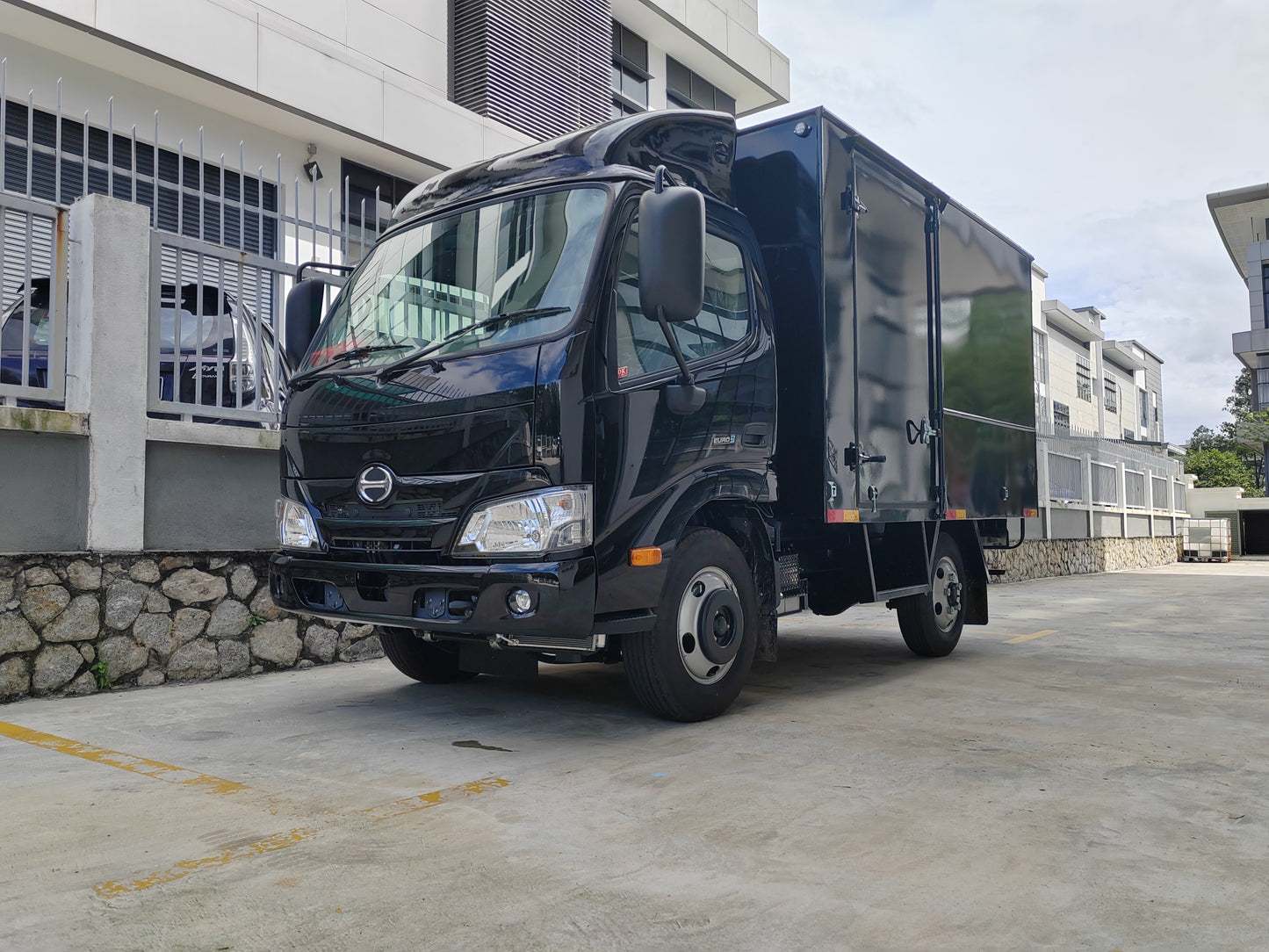 2025 HINO XZU600R 10ft Aluminium Box