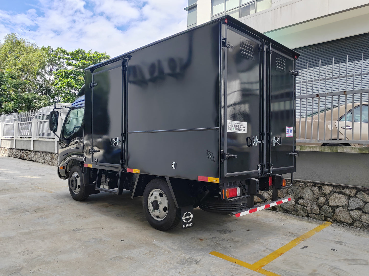 2025 HINO XZU600R 10ft Aluminium Box