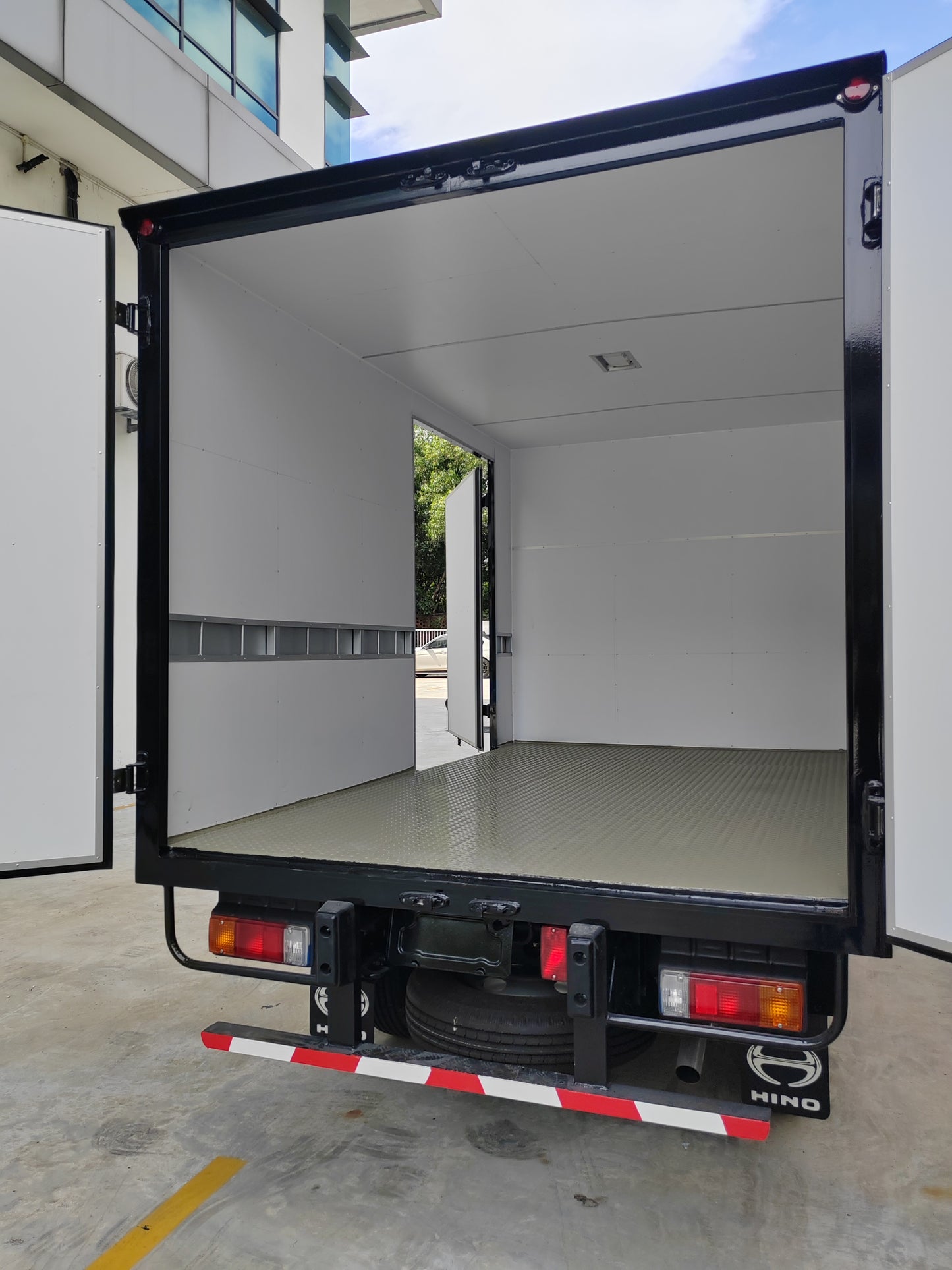 2025 HINO XZU600R 10ft Aluminium Box