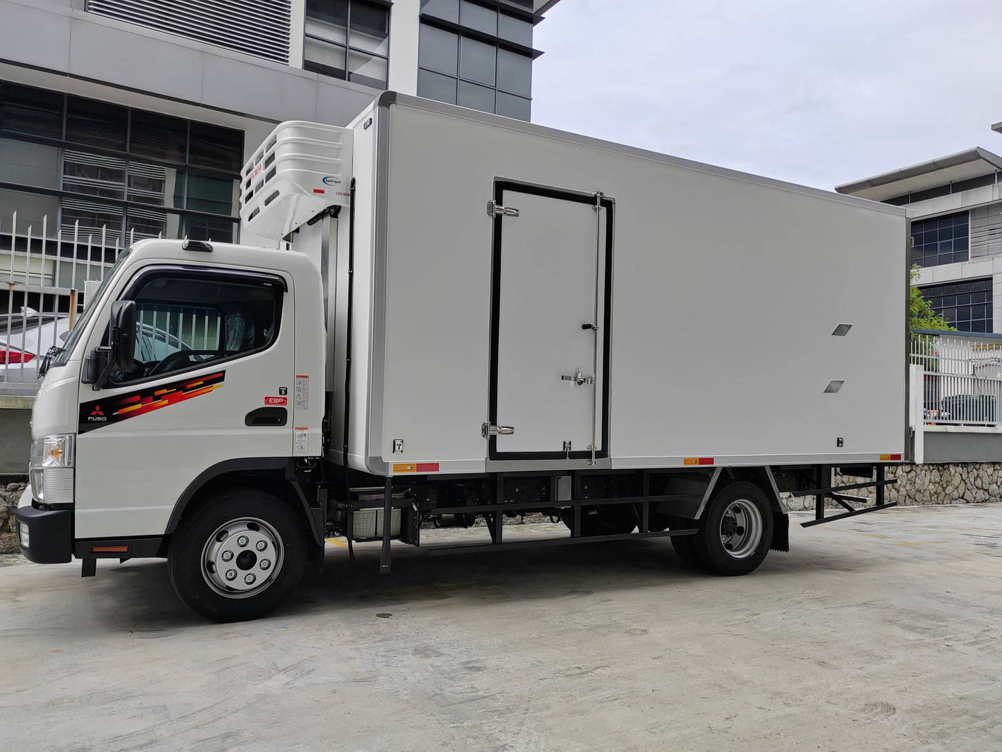 2025 Mitsubishi FUSO 17ft Refrigerated Box Standard Build