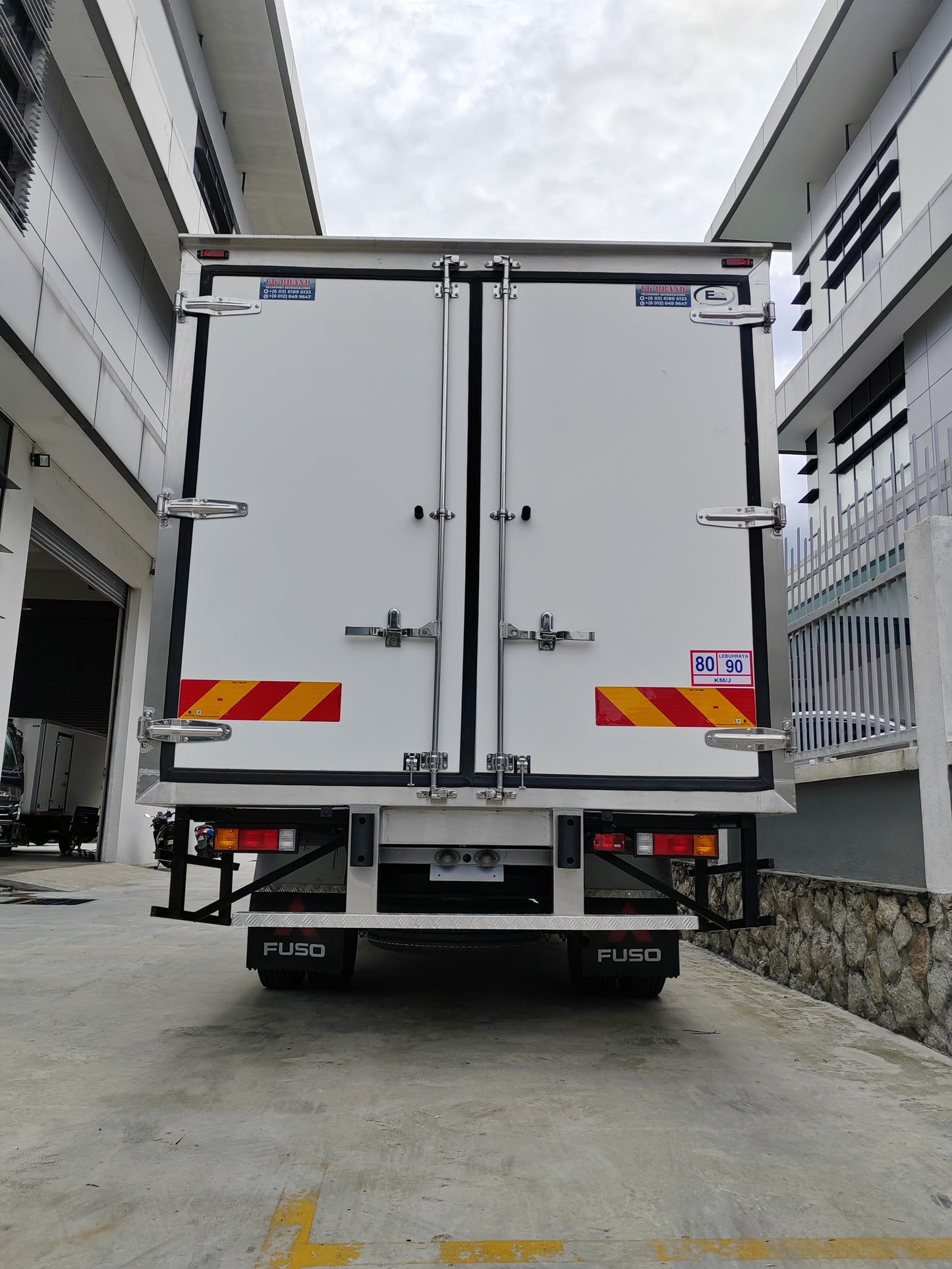 2025 Mitsubishi FUSO 17ft Refrigerated Box Standard Build