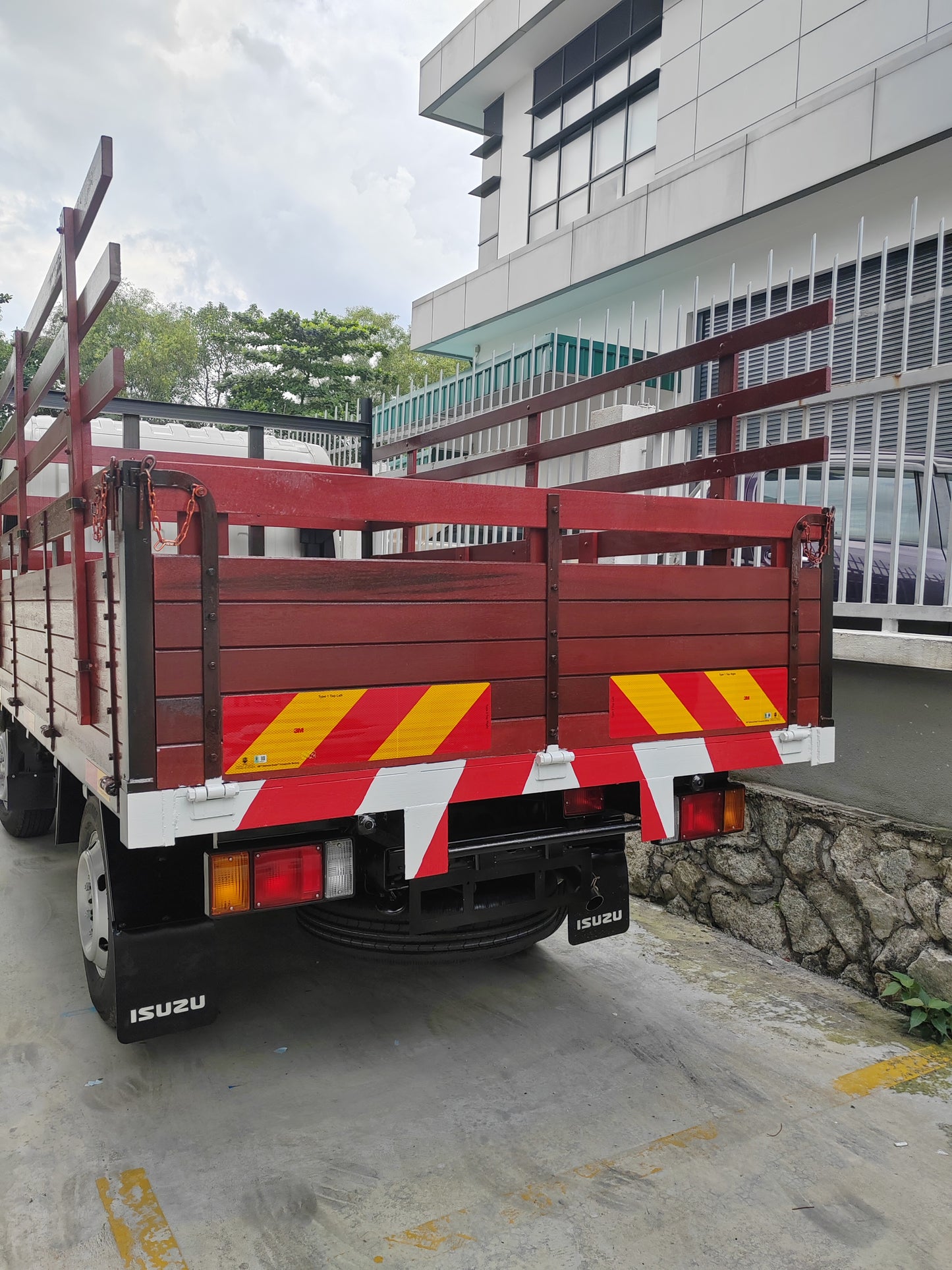 2025 ISUZU NLR Pro 10ft Wooden Cargo