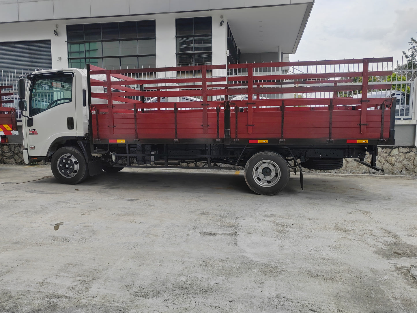 2026 ISUZU NPR Pro 17ft Wooden Cargo