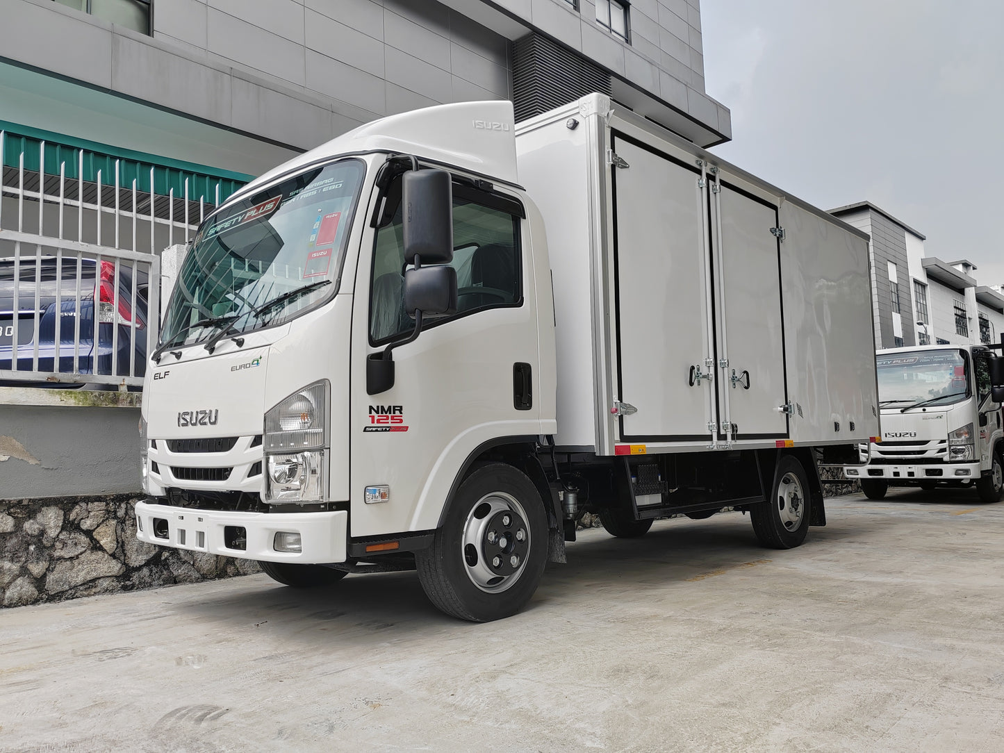 2025 ISUZU NMR125 14.5ft Aluminium Box