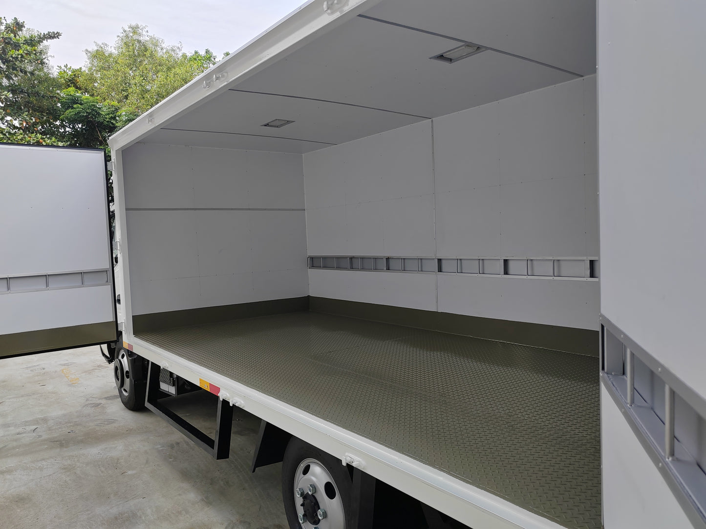 2025 HINO XZU600R 14.5ft Aluminium Box 4 Left Doors