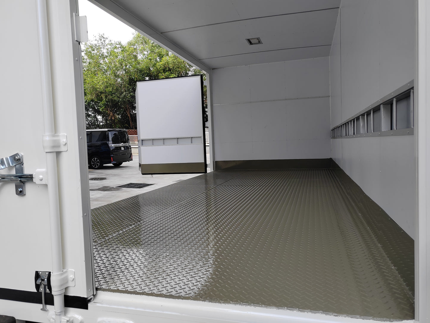 2025 HINO XZU600R 14.5ft Aluminium Box 4 Left Doors