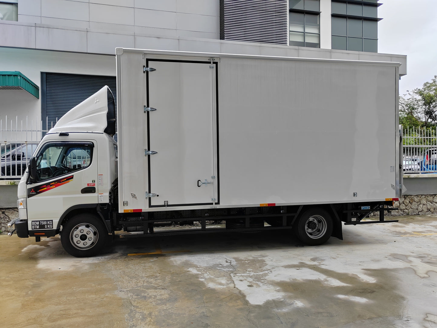 2025 Mitsubishi FUSO 17ft Fiber Box Bonded all-Auminium covered internal walls with 1.5 ton tail-lift