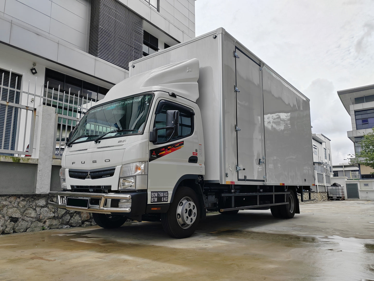 2025 Mitsubishi FUSO 17ft Fiber Box Bonded all-Auminium covered internal walls with 1.5 ton tail-lift