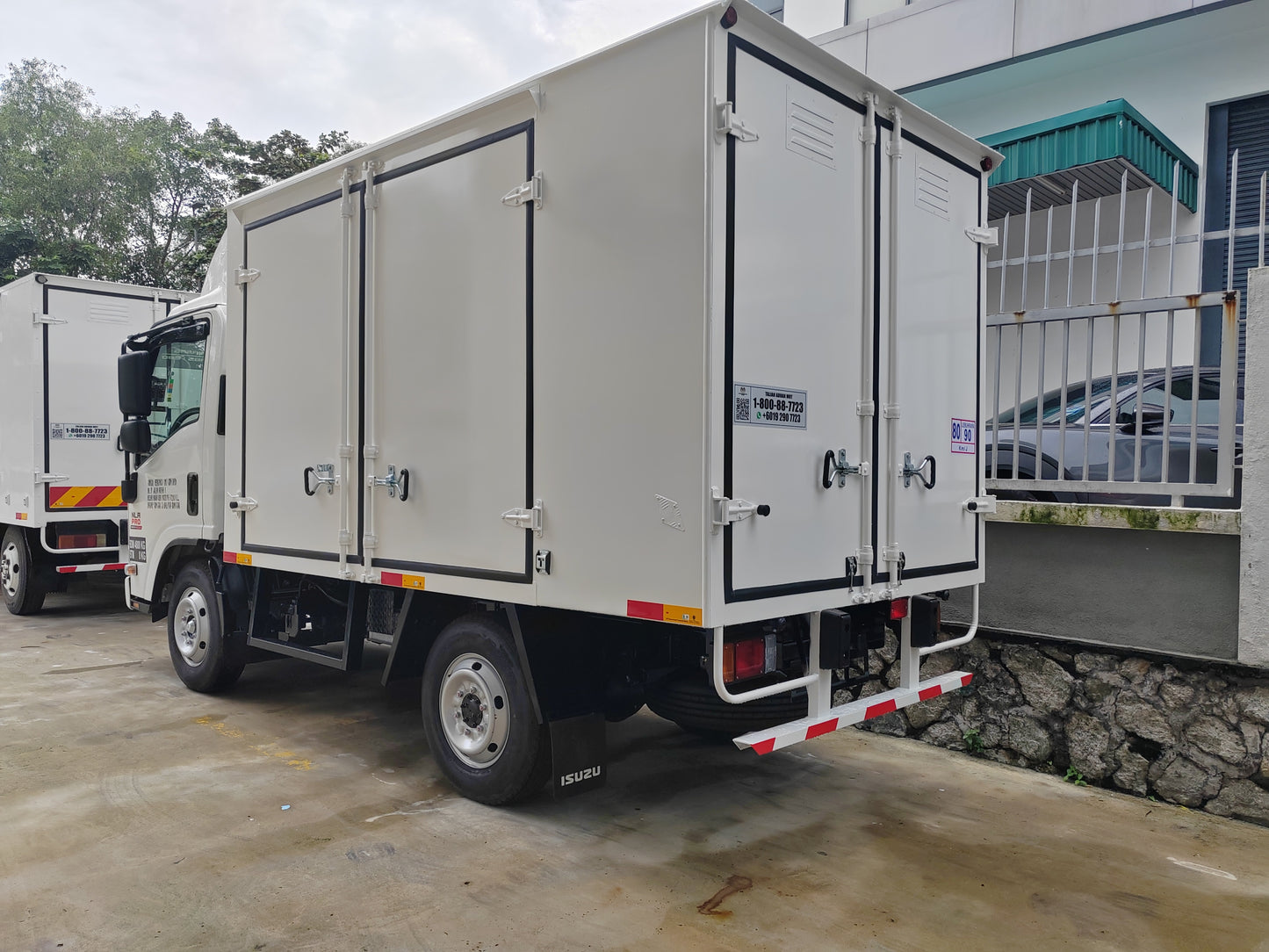 2025 ISUZU NLR Pro 10ft Aluminum Box