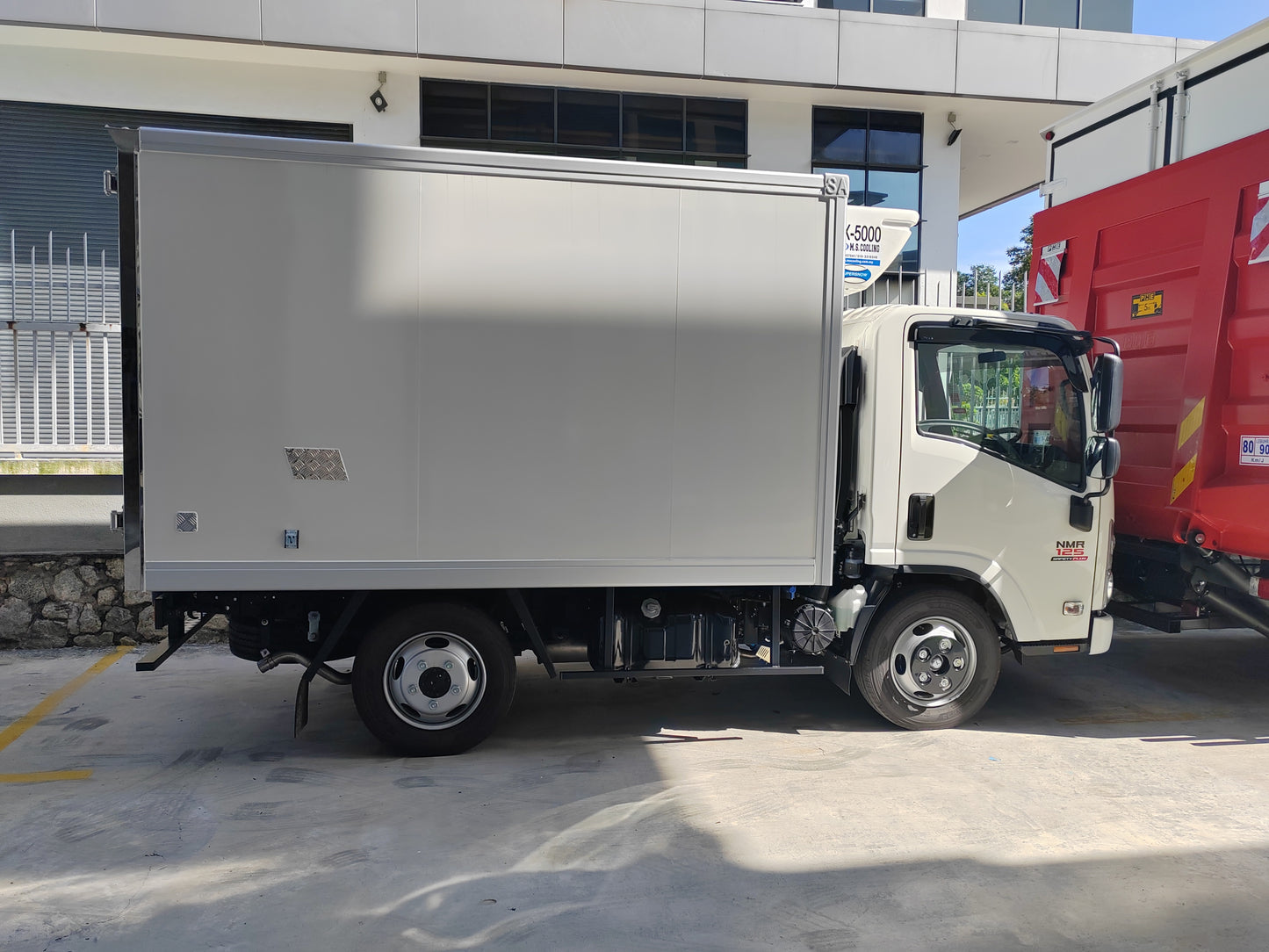 2025 ISUZU NMR125 10ft Refrigerator Box