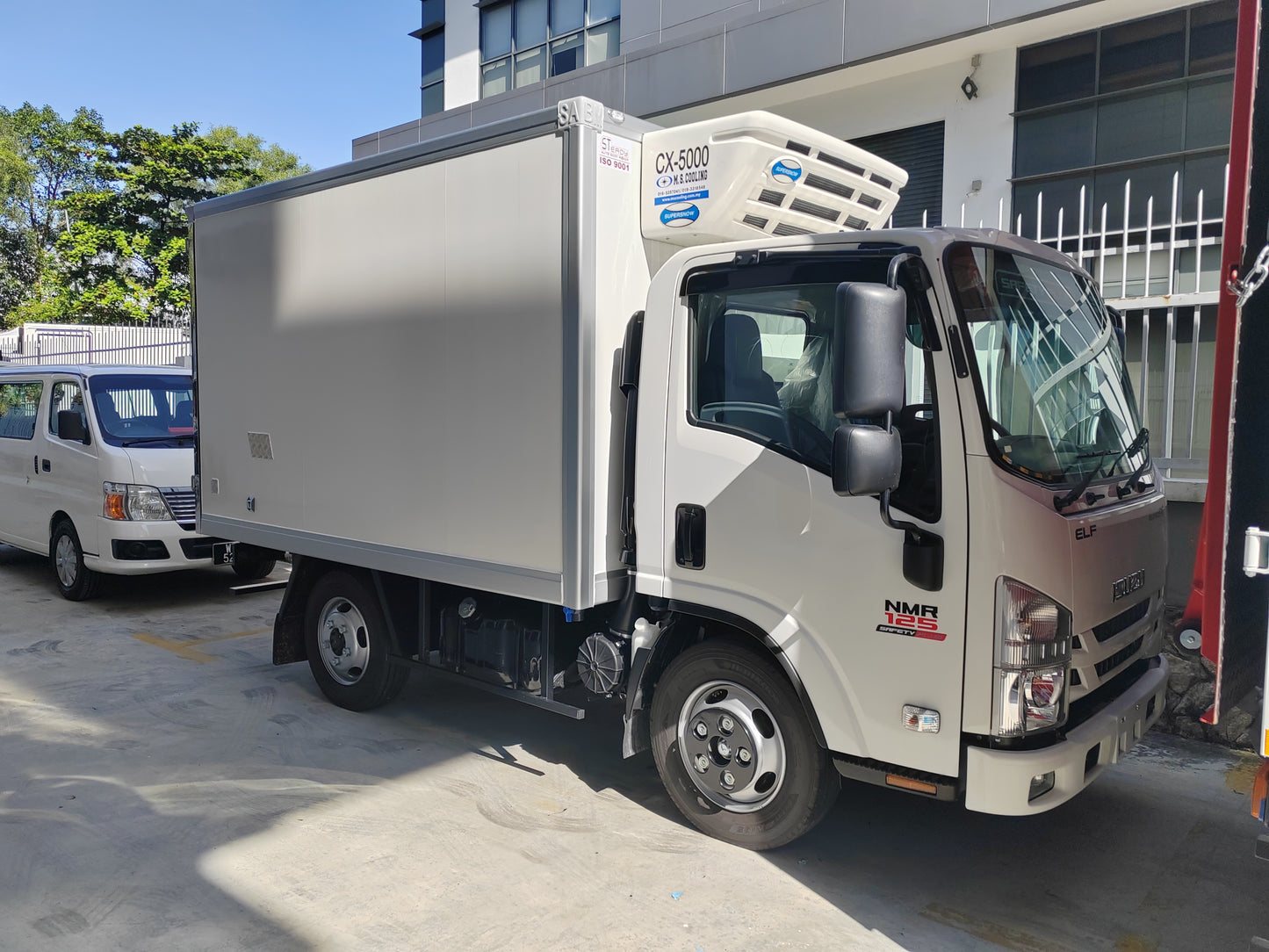 2025 ISUZU NMR125 10ft Refrigerator Box