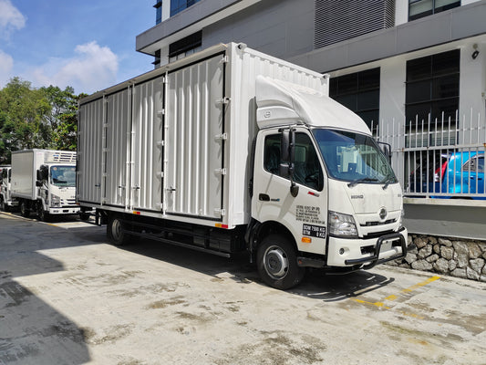 2026 HINO XZC730R 21ft Corrugated Box 10 Doors