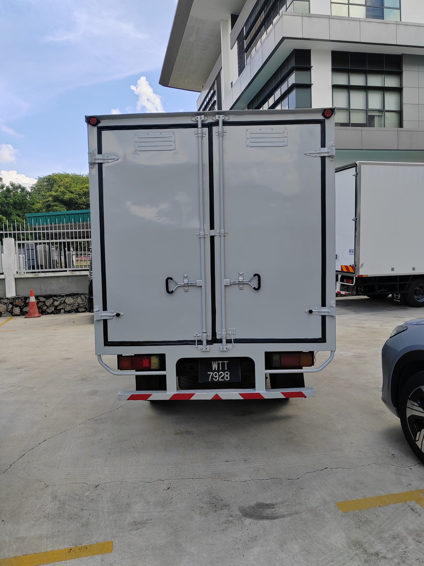 2010 Daihatsu Delta V58R-HS Aluminium Box